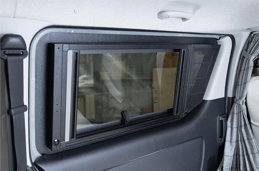 ハイエース LEGANCE ガルウインドウ