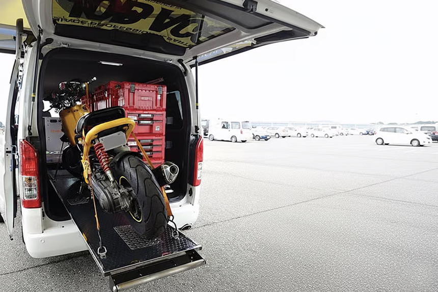 ハイエース スライドフロア バイク積載