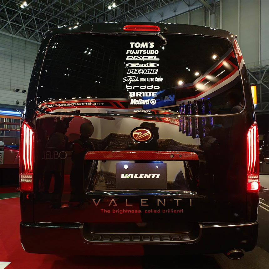 ハイエース ヴァレンティ ジュエルLEDテールランプ ULTRAδ(デルタ) 装着イメージ